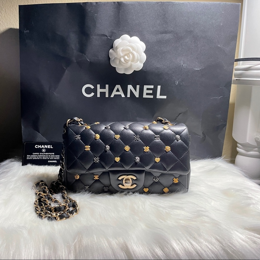 Auth mini lucky charm Chanel
